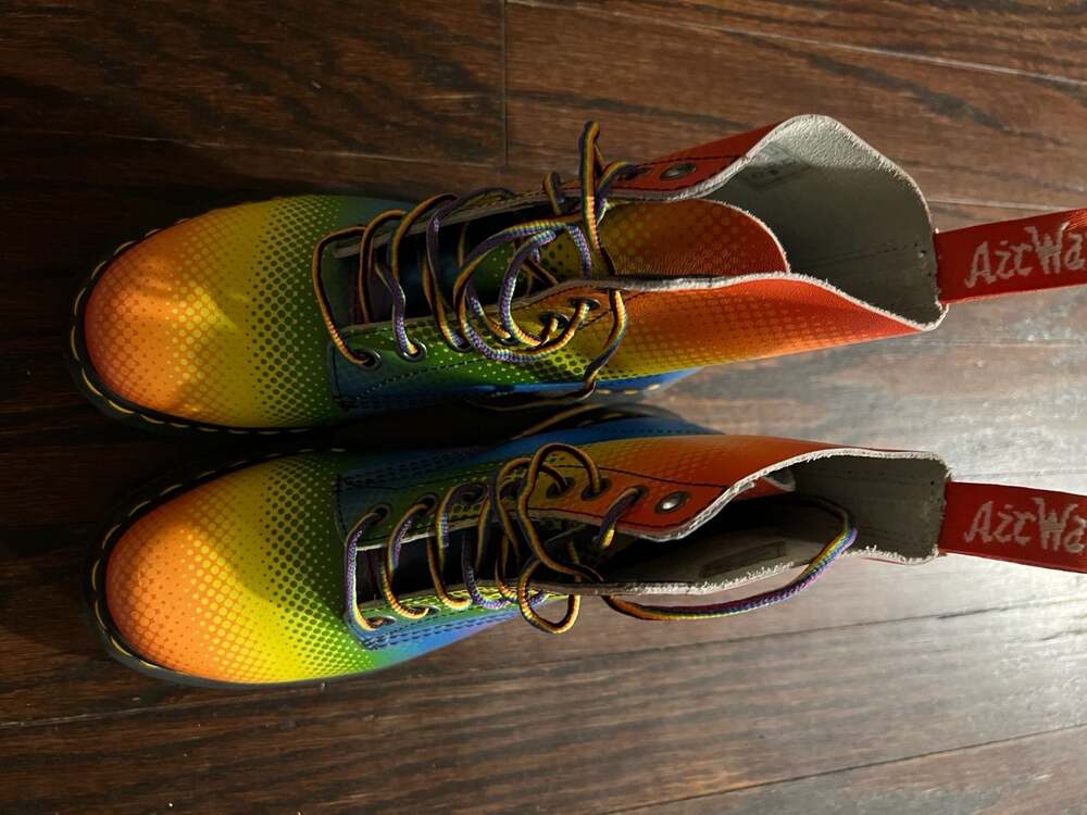 Dr. Martens Pascal Pride Multi-Color Rainbow Halftone Combat Boots Size US 6 - Picture 5 of 5